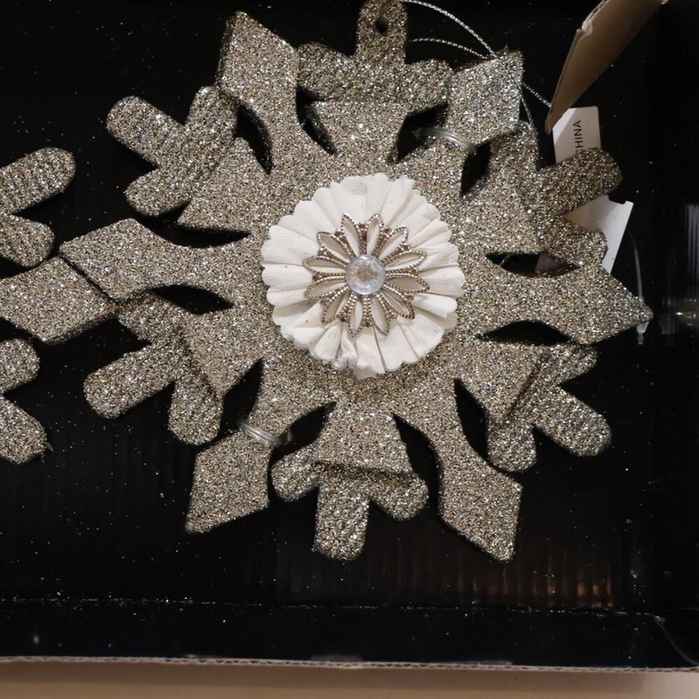 Snowflake Christmas Decorations Ornaments Silver Dillards Trimmings Vtg Lot of 2 - Picture 9 of 9